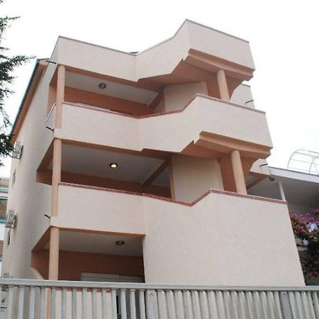 Apartments Anne Petrovac Exterior photo