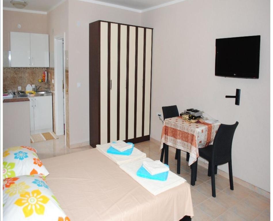 Apartments Anne Petrovac Room photo